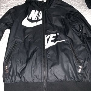Nike women’s windbreaker